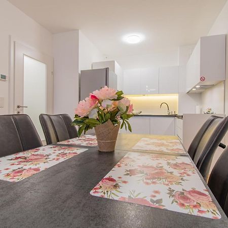 Flexible Selfcheckins 42 - Zagreb - Luxury - Garage Parking - Loggia - Brand New Leilighet Eksteriør bilde