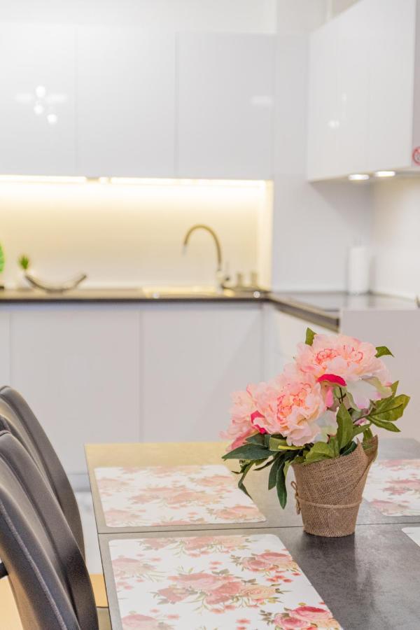 Flexible Selfcheckins 42 - Zagreb - Luxury - Garage Parking - Loggia - Brand New Leilighet Eksteriør bilde