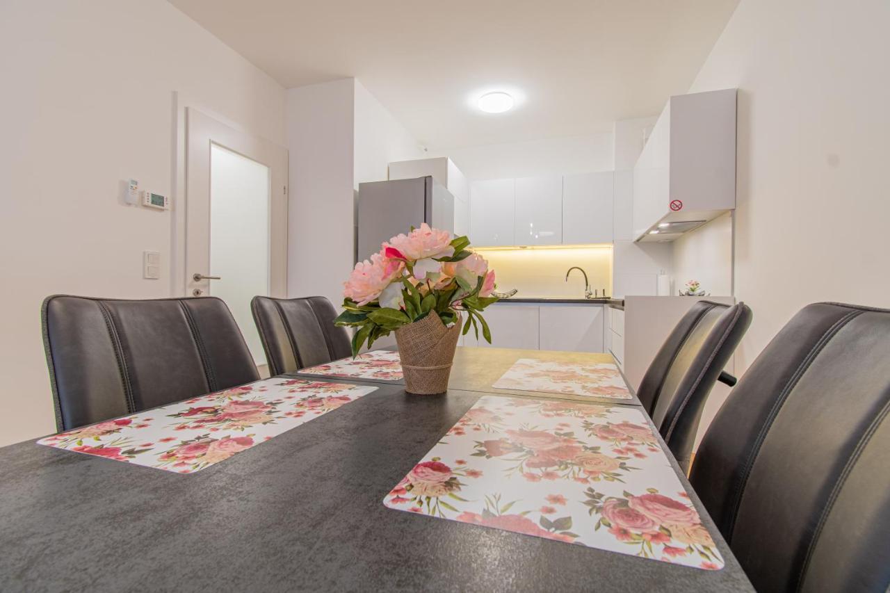 Flexible Selfcheckins 42 - Zagreb - Luxury - Garage Parking - Loggia - Brand New Leilighet Eksteriør bilde
